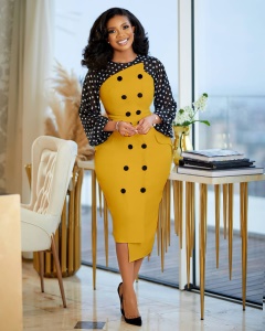 Robe moulante haut motif a pois et bas phasé