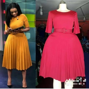 Robe manches moyennes avec ceinture bas plissé