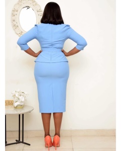 Robe à col V avec ceinture