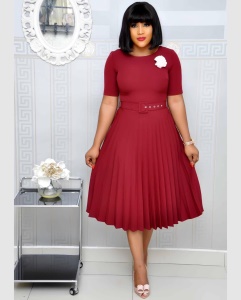 Robe bas plissé cou rond avec ceinture