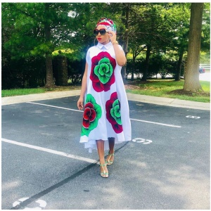 Robe longue motif fleur à petites manches