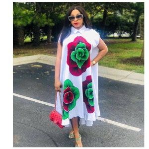 Robe longue motif fleur à petites manches