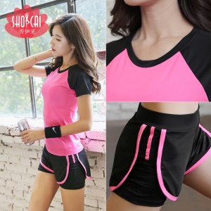 Tenue de sport femme short combiné legging et t-shirt à cou rond