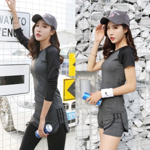 Tenue de sport femme short combiné legging et t-shirt à cou rond